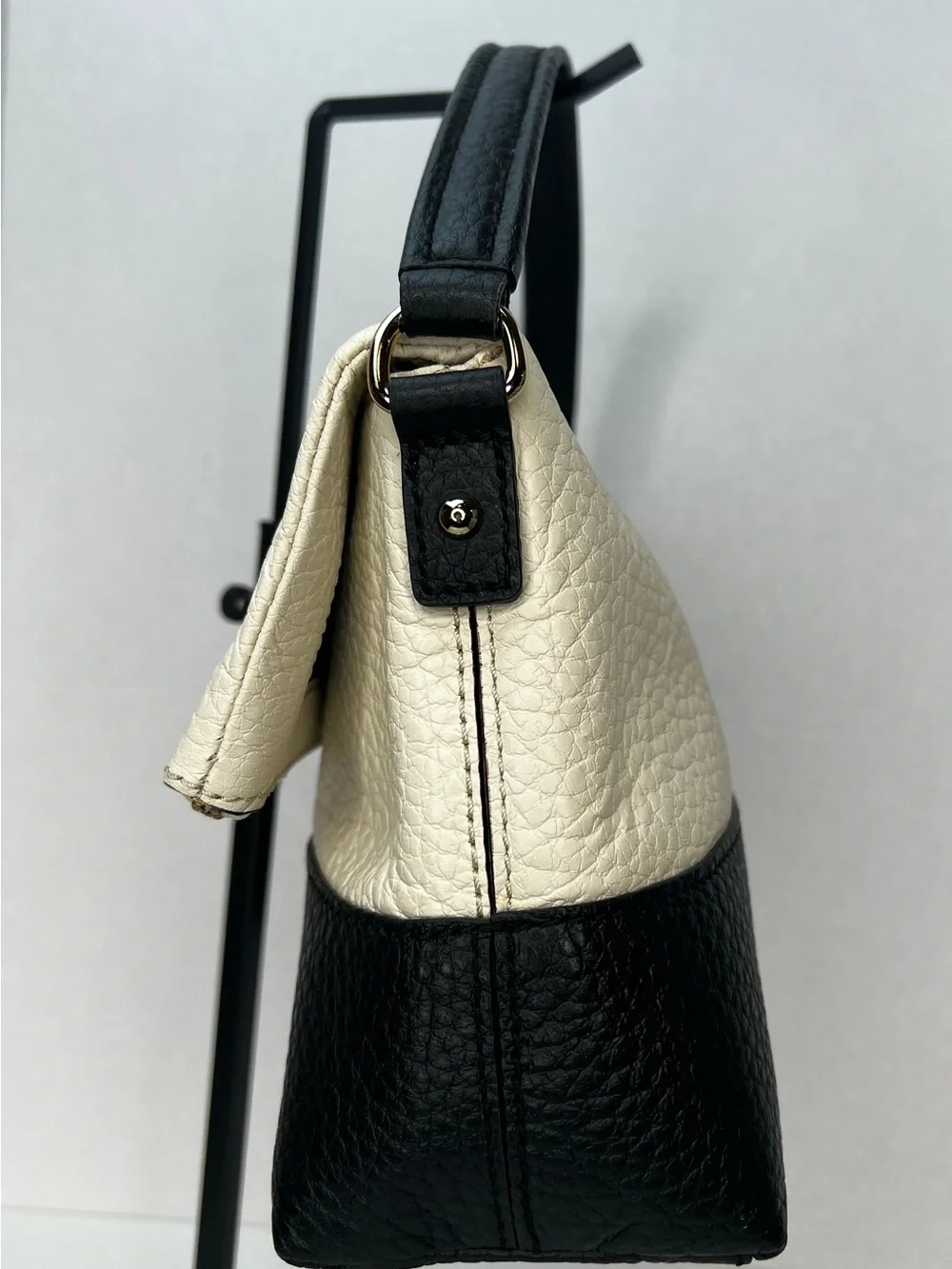 Kate Spade New York Black/White Colorblock Pebbled Zip Tassel